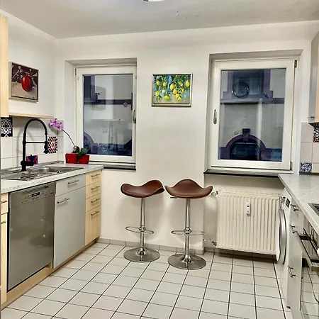 Haus Mit Schlossblick Und Garten Lägenhet *